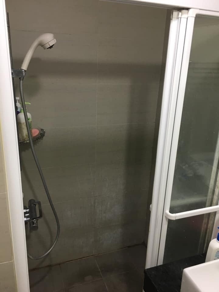 有獨立使用的衛浴空間，共用的客廳陽台廚房空間，空中游泳池與健身房 - Banqiao - Flat - Homates Taiwan