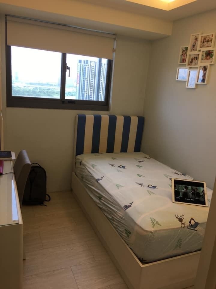 有獨立使用的衛浴空間，共用的客廳陽台廚房空間，空中游泳池與健身房 - Banqiao - Flat - Homates Taiwan