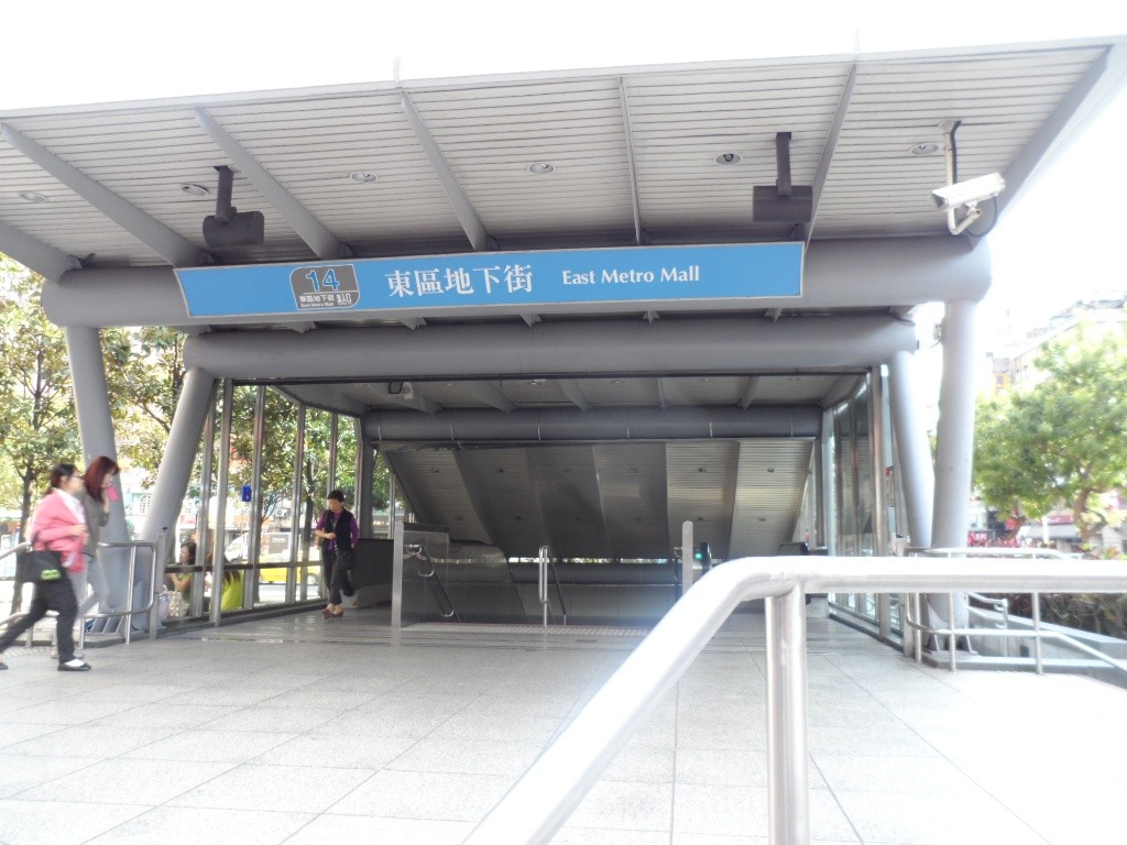 東區自租-雙人房可改2單人床-長租優惠 - 大安區 - 獨立套房 - Homates 台灣