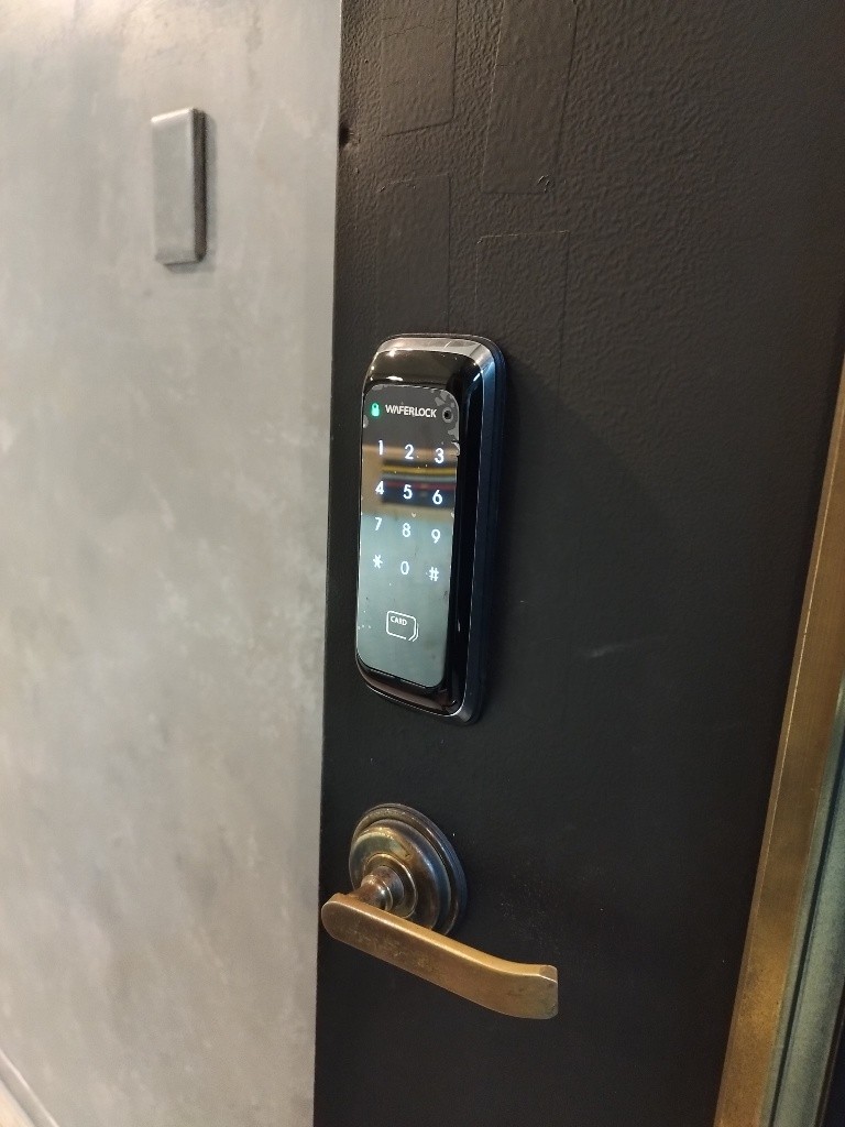 台中市 北區 獨立門牌 台水電 電梯大樓  位於14樓 權狀9.41坪 有獨立陽台通風採光好 獨曬獨洗 不會淋雨  - 北区 - 独立套房 - Homates 台湾