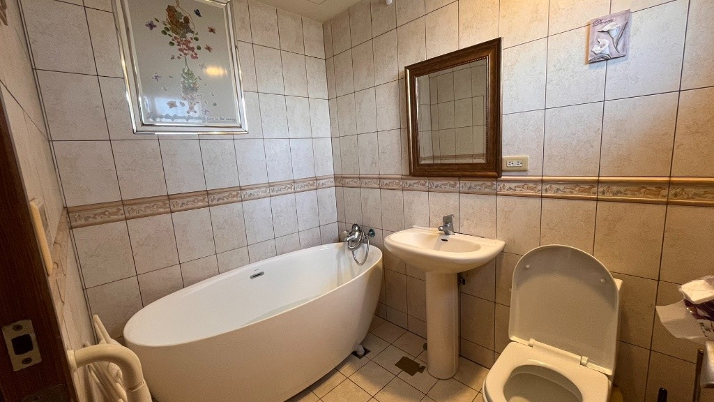 Spacious 3+1 Bedroom Residence | Songshan District | Taipei Arena MRTSpacious 42-Ping Designer Apartment | Near Taipei Arena MRT  - 松山區 - 整個住家 - Homates 台灣