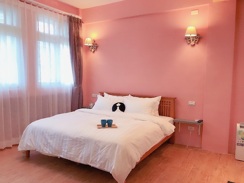 16age花蓮市Hualien City B&BPensionGuesthouse 短租套房 鄉村風20183月才全新裝修完,近錢記遠東,民宿風全新家電家具設備,自有停車位,可先看房(2F-1),周邊多知名早餐店,生活機能性極佳,便利商店,設有監視器住家安全-