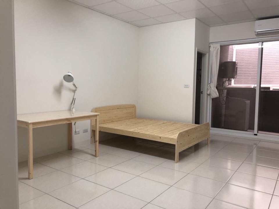 全新裝潢清水模建築 落地陽台獨立大套房 家電全新！ - 楠梓區 - 獨立套房 - Homates 台灣