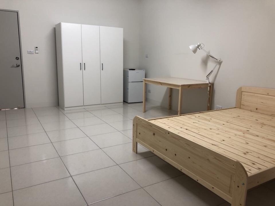 全新裝潢清水模建築 落地陽台獨立大套房 家電全新！ - 楠梓區 - 獨立套房 - Homates 台灣