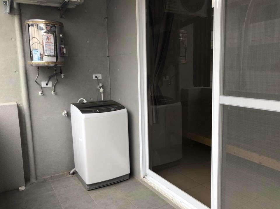 全新裝潢清水模建築 落地陽台獨立大套房 家電全新！ - 楠梓區 - 獨立套房 - Homates 台灣