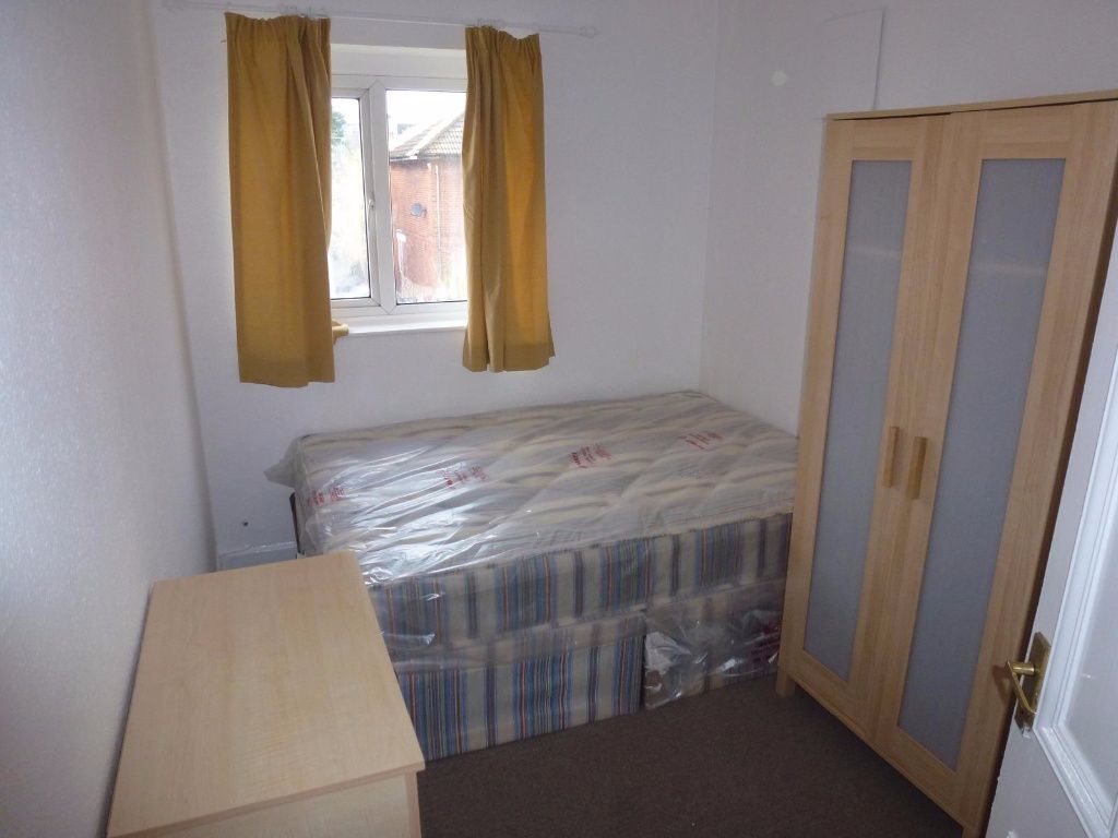 SINGLE ROOM DOUBLE BED -NORTH ACTON- CENTRAL LINE - Abbey Wood - Bedroom - Homates United Kingdom