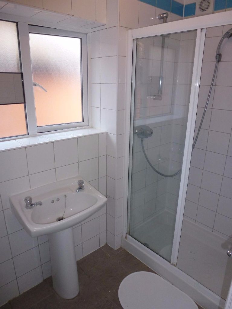 SINGLE ROOM DOUBLE BED -NORTH ACTON- CENTRAL LINE - Abbey Wood - Bedroom - Homates United Kingdom