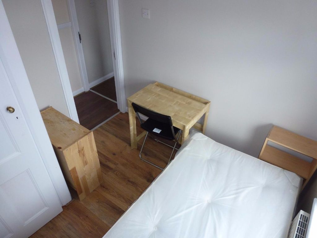 SINGLE ROOM IN EAST ACTON (ZONE 2) - CENTRAL LINE - Abbey Wood - Bedroom - Homates United Kingdom