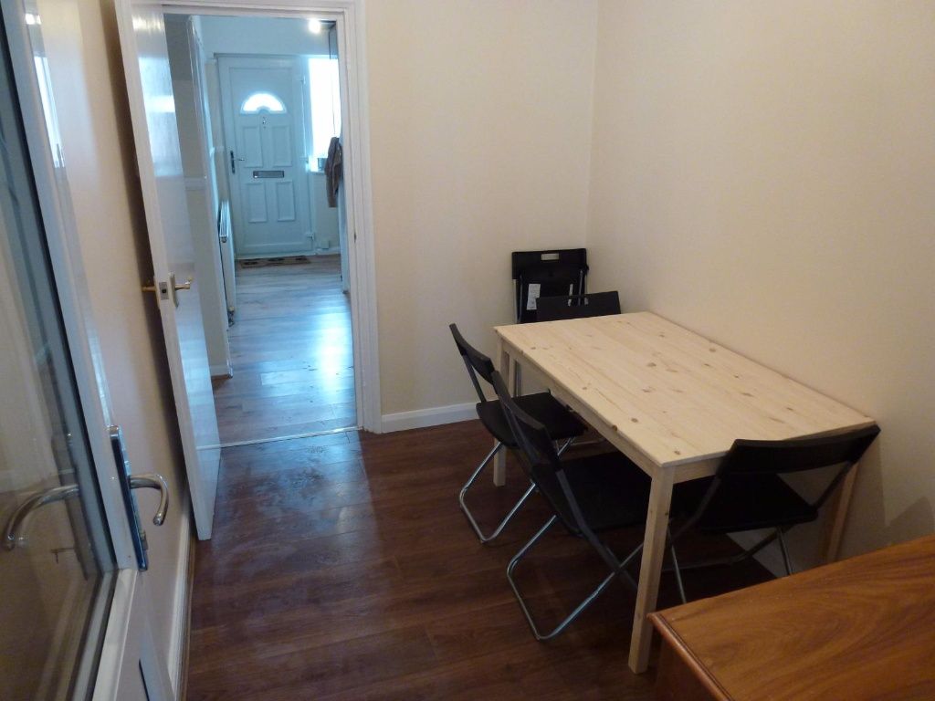 SINGLE ROOM IN EAST ACTON (ZONE 2) - CENTRAL LINE - Abbey Wood - Bedroom - Homates United Kingdom