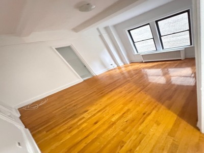 曼哈顿中城东核心地段52街/3大道 - 161 East 52nd Street,New York,NY 10022