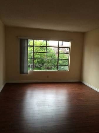 $1050 Seeking Roommate - Spacious 2 bed/2 bath available ASAP!  - Agoura Hills 阿古拉山 - 整套出租 - Homates 美国